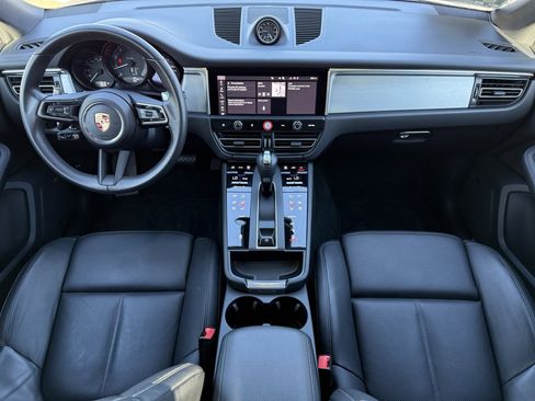 Certified 2025 Porsche Macan image 14
