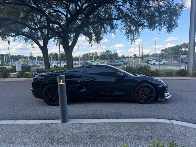 Used 2021 Chevrolet Corvette Stingray Convertible w/ Z51 Performance Package RWD image 3