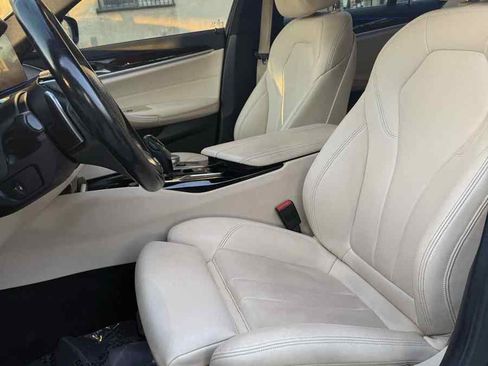 Used 2019 BMW 530i w/ Convenience Package image 11