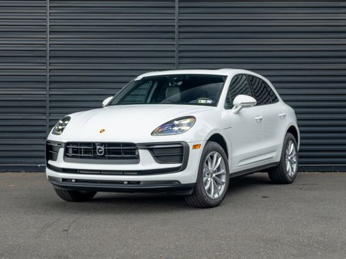 Certified 2026 Porsche Macan image 1