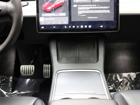 Used 2022 Tesla Model Y Performance image 15