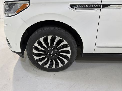Used 2023 Lincoln Navigator L Black Label image 9