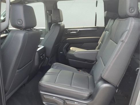 Certified 2025 Chevrolet Suburban RST w/ Comfort Package AWD/4WD image 11
