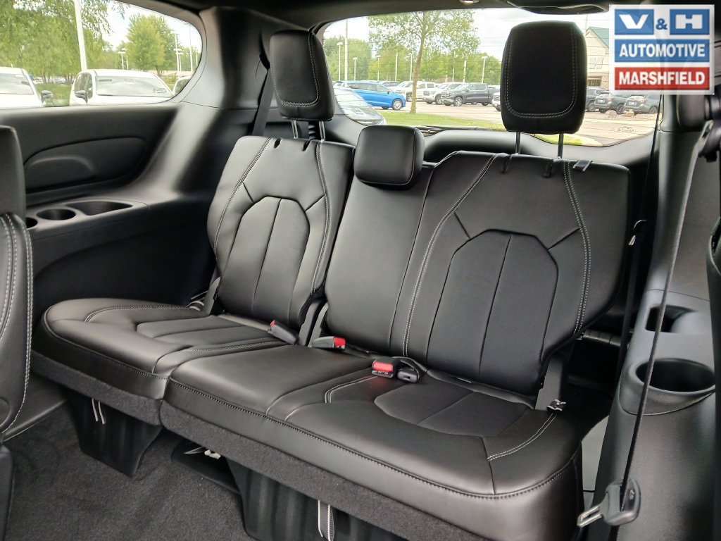 New 2027 Chrysler Pacifica Select FWD image 29