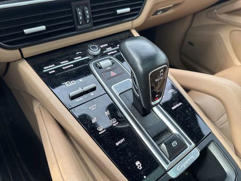 Used 2019 Porsche Cayenne AWD/4WD image 18