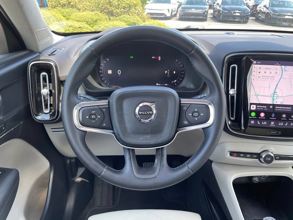 Used 2023 Volvo XC40 B5 Plus AWD/4WD image 14