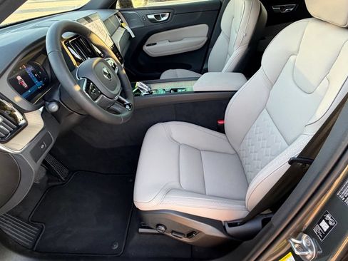 New 2027 Volvo XC60 B5 Plus AWD/4WD image 16