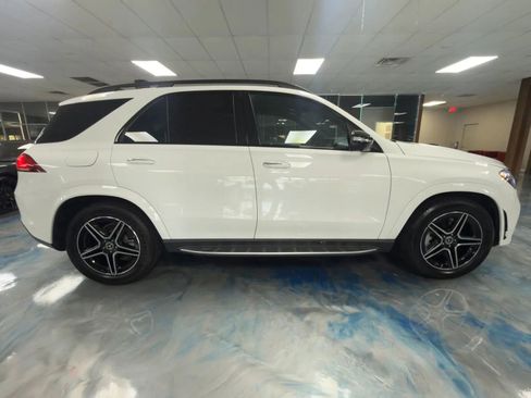 Used 2021 Mercedes-Benz GLE 350 4MATIC w/ AMG Line Exterior image 8