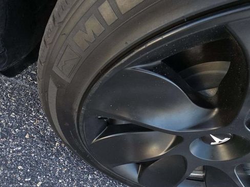 Used 2023 Tesla Model Y 2WD image 21