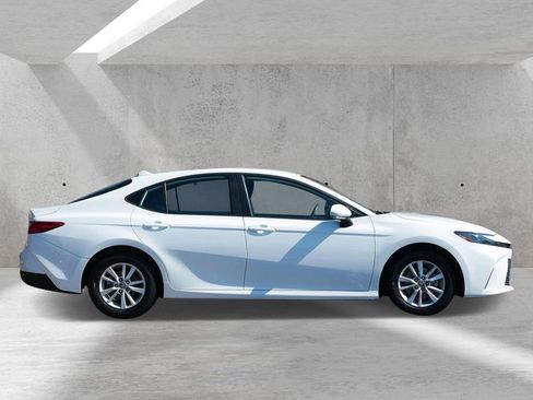 Used 2025 Toyota Camry LE image 2