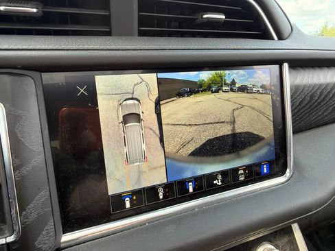 Used 2023 GMC Yukon Denali AWD/4WD image 15