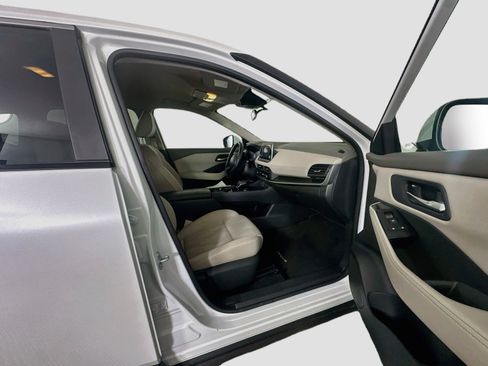 Used 2025 Nissan Rogue SV FWD image 30