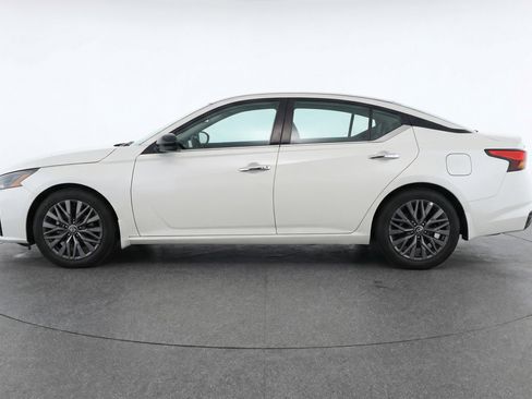 Used 2025 Nissan Altima 2.5 SV image 5