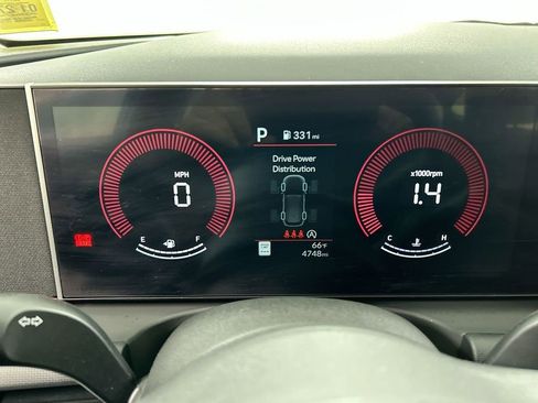 Used 2025 Hyundai Tucson SE image 13