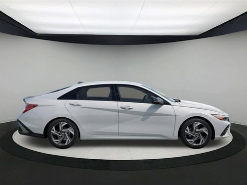 New 2025 Hyundai Elantra Sport image 7