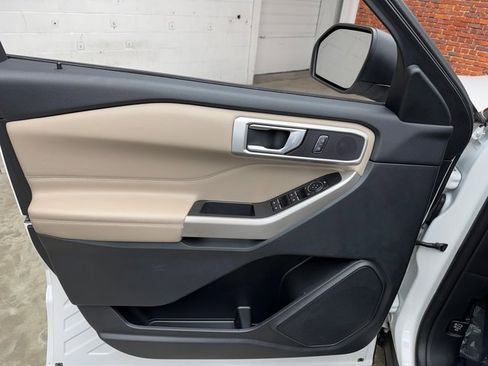 Used 2022 Ford Explorer XLT w/ Equipment Group 202A image 10