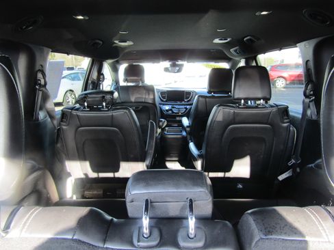 Used 2025 Chrysler Pacifica Select image 27