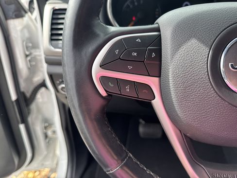 Certified 2021 Jeep Grand Cherokee Laredo X image 25