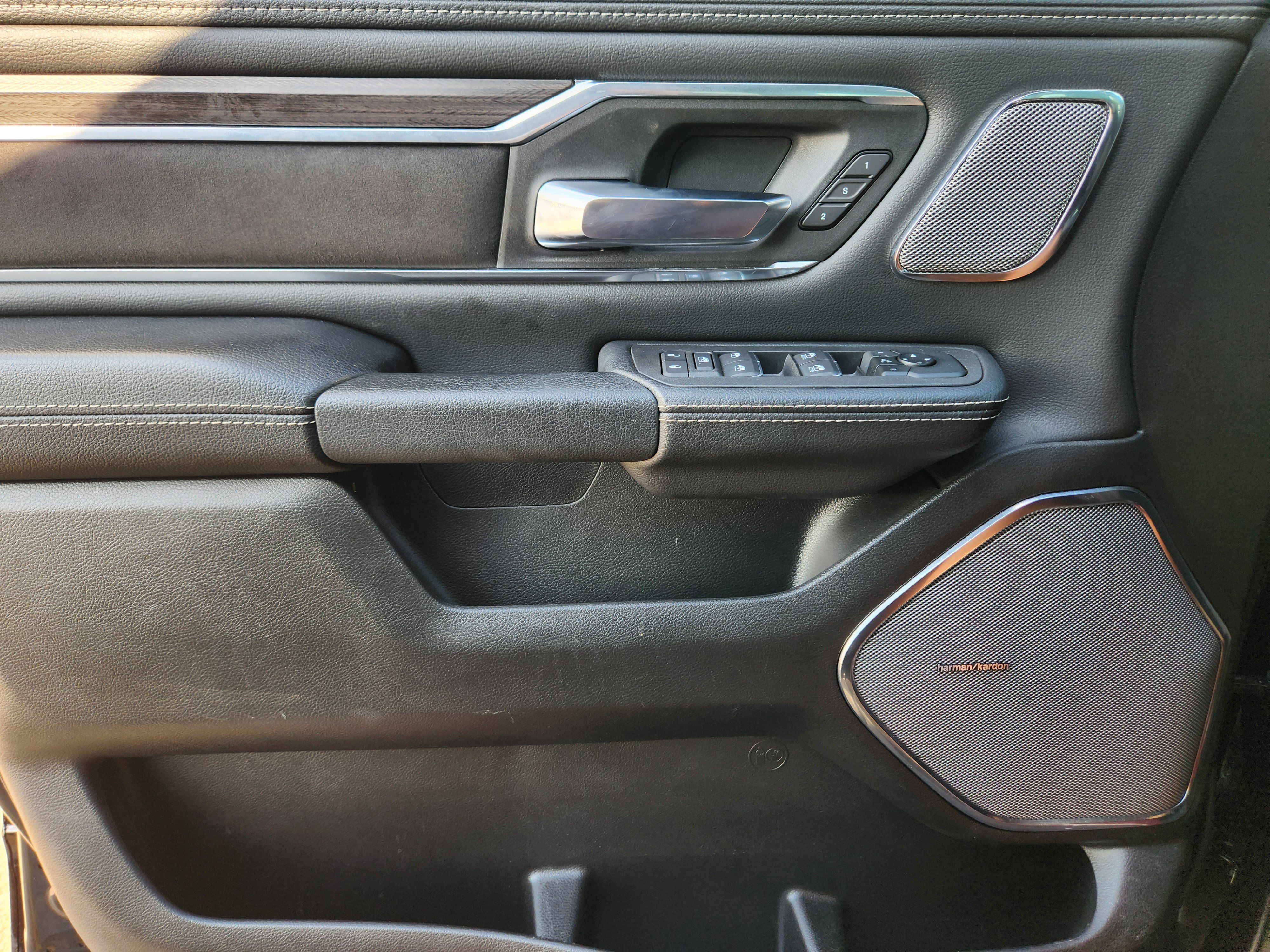 Used 2025 RAM 1500 Laramie AWD/4WD image 17