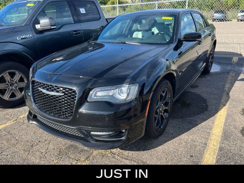 Used 2019 Chrysler 300 S w/ 300S Premium Group 2 AWD/4WD image 1