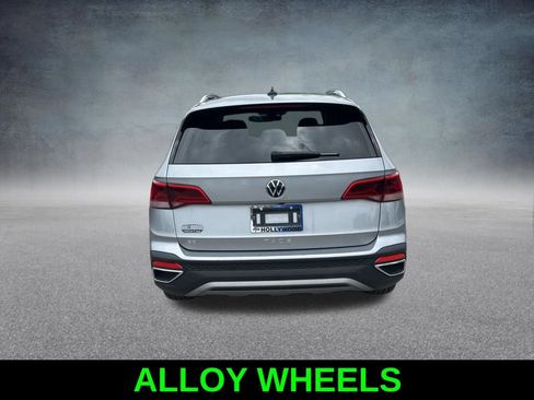 Used 2024 Volkswagen Taos SE FWD image 6