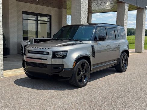 Used 2023 Land Rover Defender 110 X-Dynamic SE AWD/4WD image 3