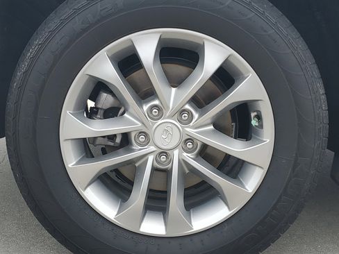 Used 2020 Hyundai Santa Fe SEL FWD image 8