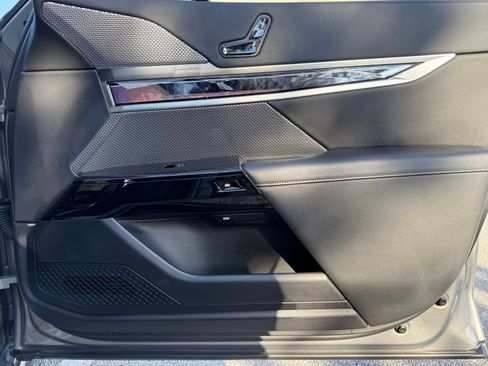 Used 2024 BMW i7 eDrive50 w/ M Sport Package image 46