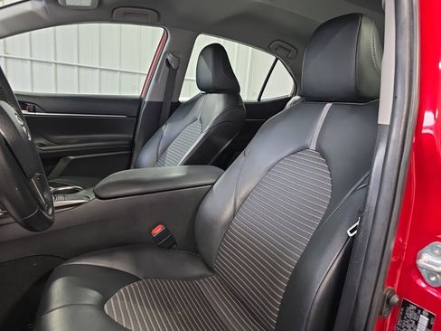 Used 2023 Toyota Camry SE image 10