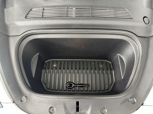 Used 2020 Tesla Model Y Long Range image 32