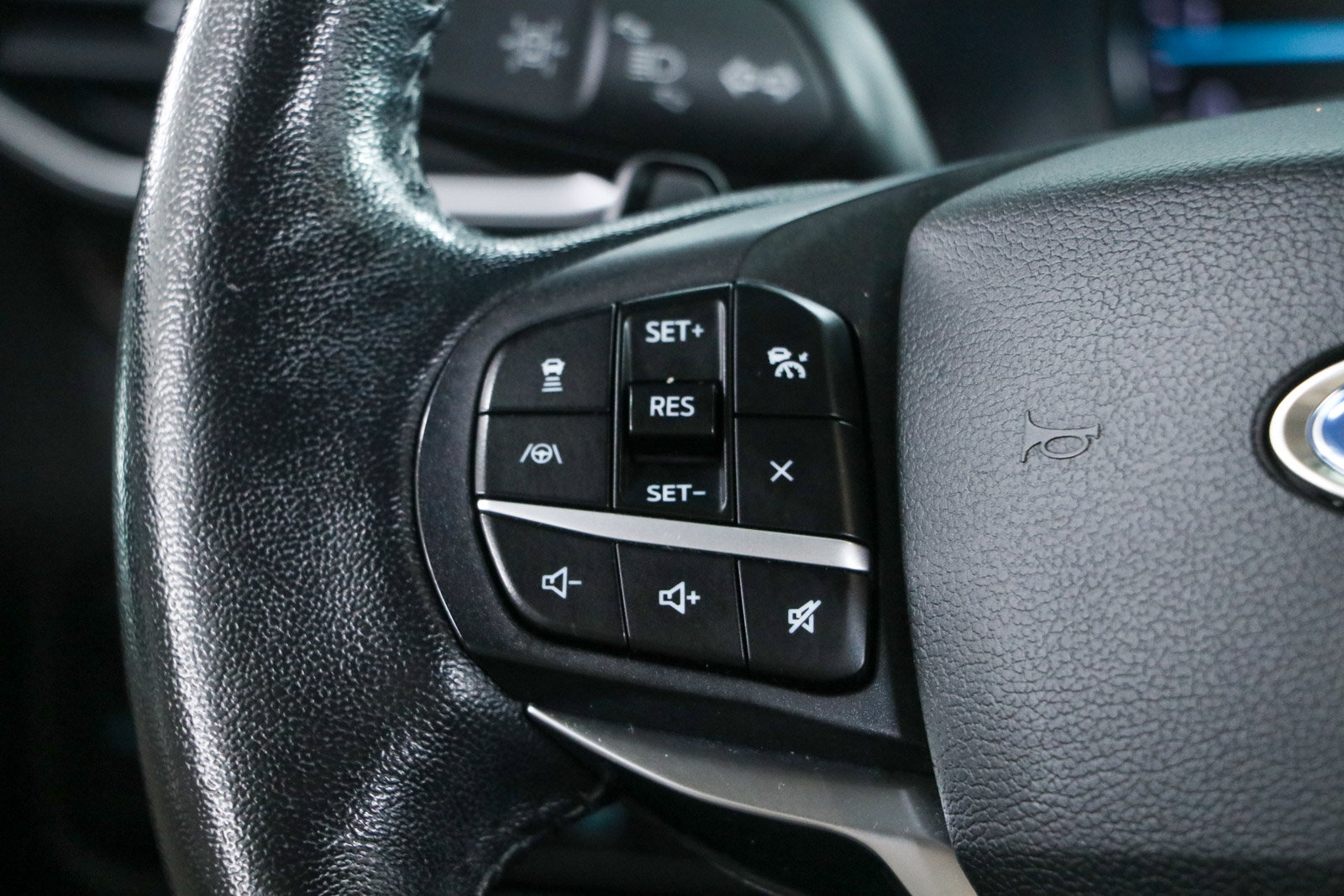 Used 2020 Ford Explorer Limited RWD image 13