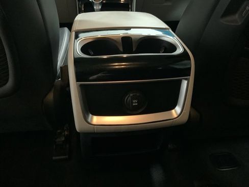 Used 2022 Kia Carnival EX image 16