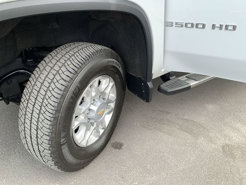 Used 2021 Chevrolet Silverado 3500 LTZ w/ LTZ Convenience Package image 12