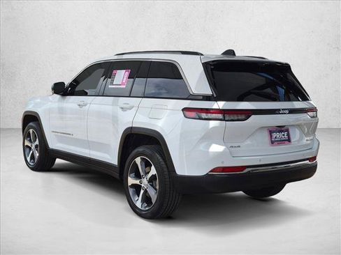 Used 2023 Jeep Grand Cherokee Limited w/ Luxury Tech Group II AWD/4WD image 7