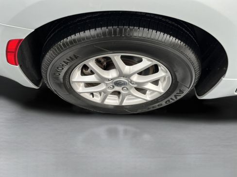 Used 2024 Chrysler Pacifica Touring-L FWD image 28