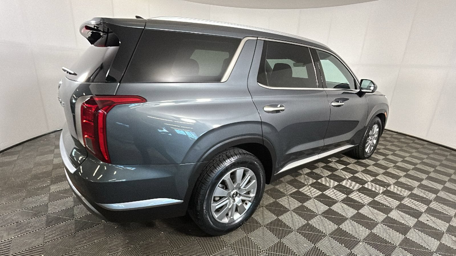 Used 2025 Hyundai Palisade SEL FWD image 3