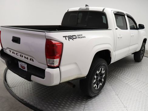 Certified 2018 Toyota Tacoma SR image 8
