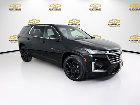 Used 2022 Chevrolet Traverse LS FWD image 1