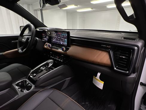 New 2025 GMC Canyon AT4 w/ Nightfall Edition image 64