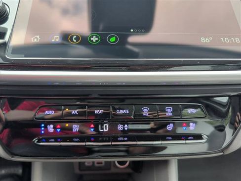Used 2022 Chevrolet Bolt EUV Premier FWD image 16