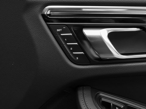 New 2026 Porsche Macan image 20