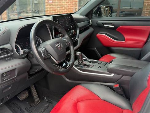 Used 2021 Toyota Highlander XSE FWD image 29