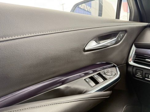 Used 2023 Cadillac XT4 Luxury w/ Cold Weather Package image 12