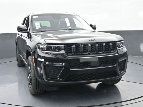 New 2026 Jeep Grand Cherokee Limited w/ Limited Altitude Package RWD image 9