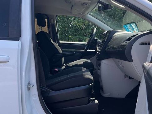 Used 2018 Dodge Grand Caravan SE w/ UConnect Hands-Free Group FWD image 15