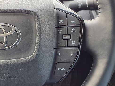 Used 2024 Toyota Prius XLE image 17