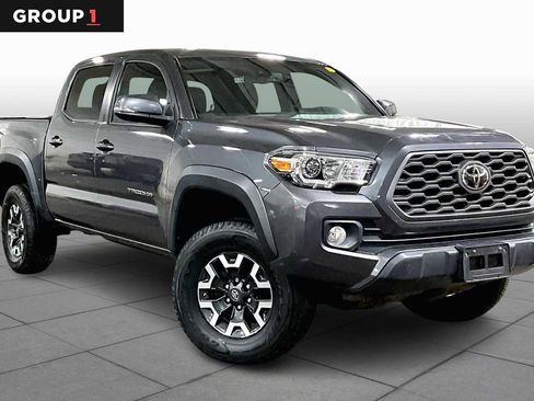 Used 2020 Toyota Tacoma TRD Off-Road image 2