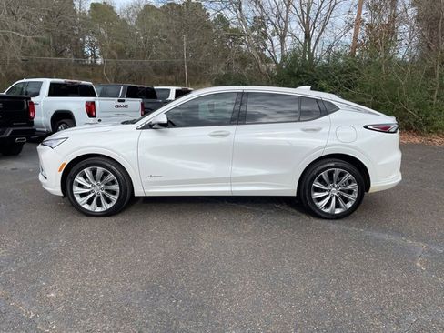 Used 2024 Buick Envista Avenir image 2