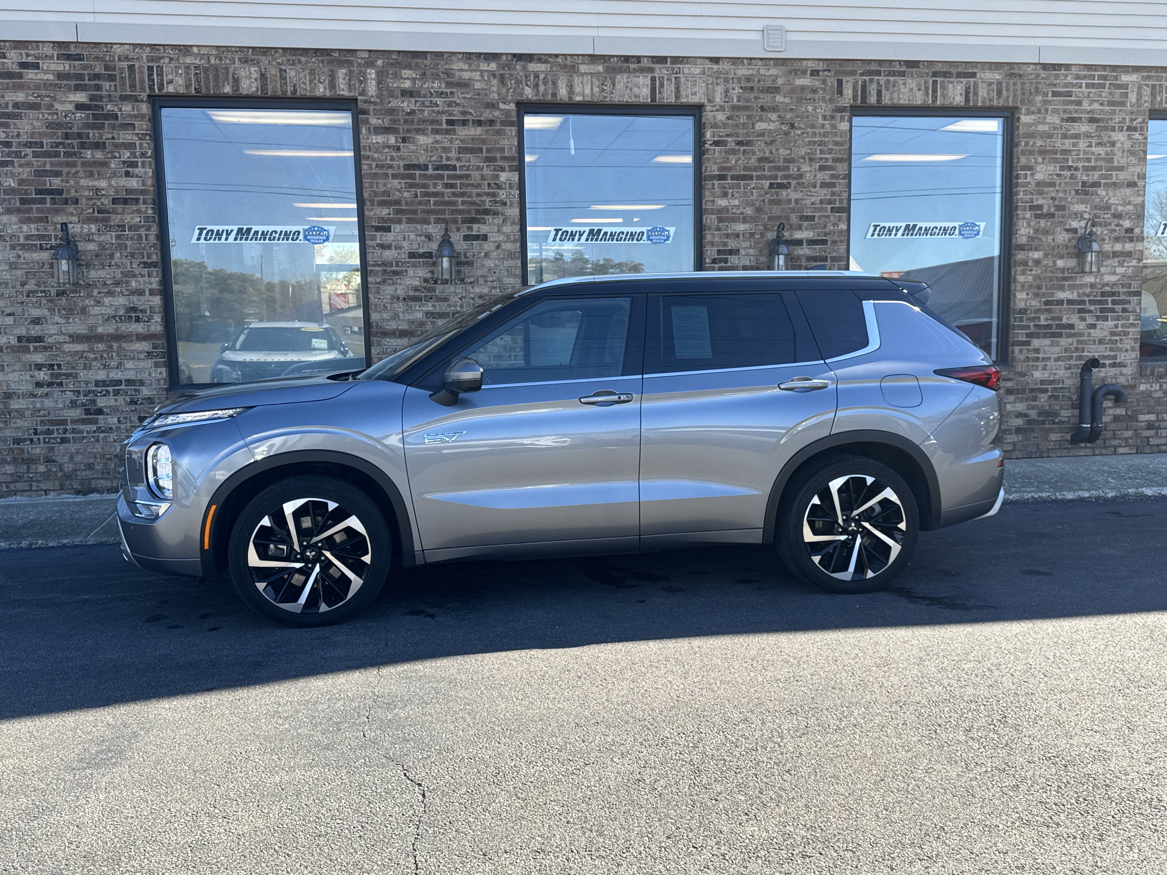 Used 2023 Mitsubishi Outlander SEL AWD/4WD image 2