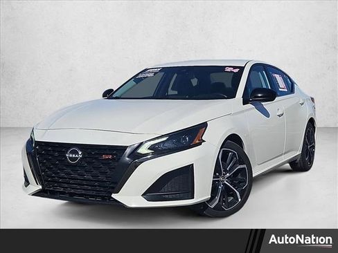 Used 2024 Nissan Altima 2.5 SR image 1